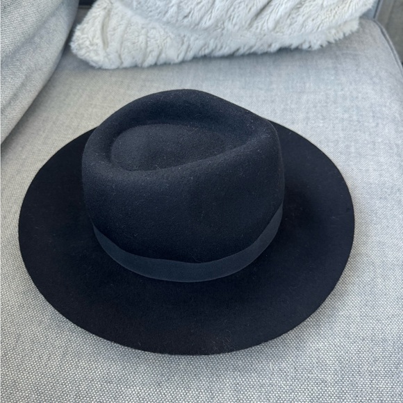 Set of 2 Tan & Black Hats - Picture 5 of 7